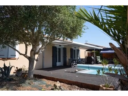 maison plain pied avec piscine . 1h de bordeaux  3h de paris