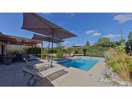 cerelles : maison contemporaine et familiale de 5 chambres  un double garage  piscine et g