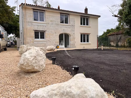 location maison 4 pièces  97.00m²  saint