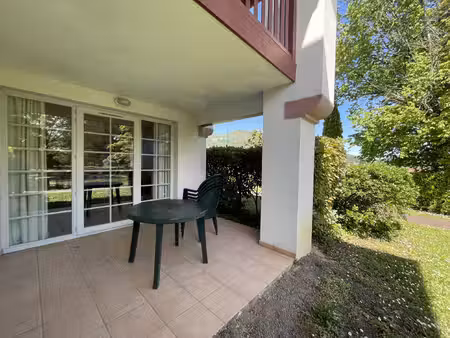 appartement t2 dans un parc résidentiel entouré de verdure 