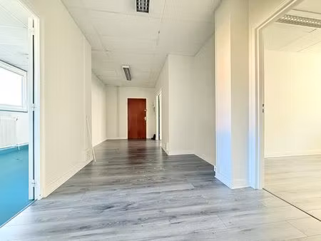 palce rabelais - bureau  idéal profession libérale. 84m² divi