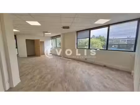 location bureaux montévrain 77144 88m² à 685m²