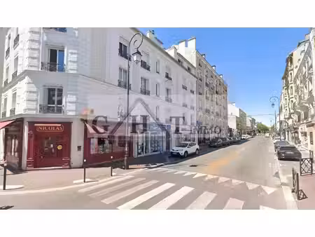 location commerce la 94210 155m²