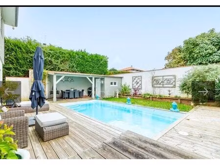 appartement t4 lumineux avec piscine privative