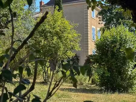 maison bourgeoise du xviiième siècle avec parc de 7 500 m2  8 chambres et vue dominante -.