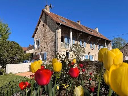 a 10 minutes de st-gengoux-le-national  une belle propriete de charme de 190 m² avec...