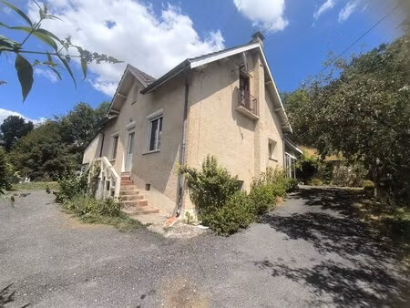 maison avec jardin de 1 375 m2 à deux pas du centre-ville de souillac
