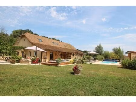 a 15 minutes al'est de tournus  belle propriete familiale de 283 m² avec parc et piscine