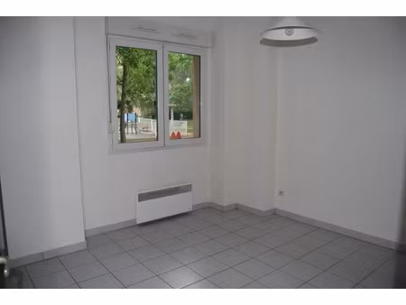 location appartement 1 pièce 24 m² à grenoble (38000)