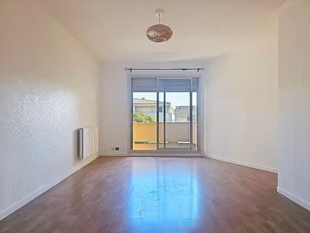 appartement t1 à avignon - excellent état  avec ascenseur  parking et cave