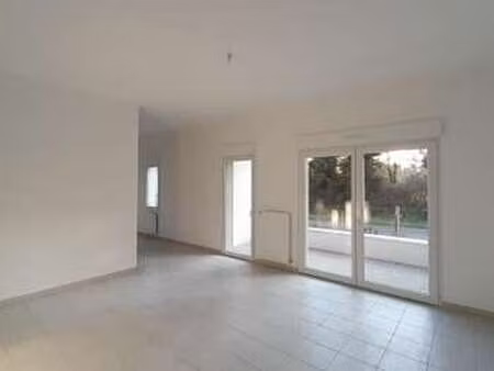 location appartement 3 pièces aux sables-d'olonne (85100) : à louer 3 pièces / 65m² les sa
