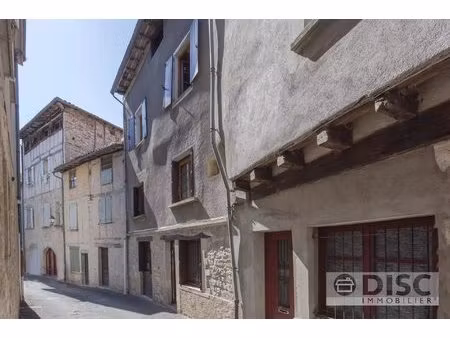 spacieuse maison de village à rénover.
