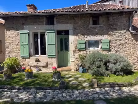 maison de village en pierres avec agreable jardin et grange