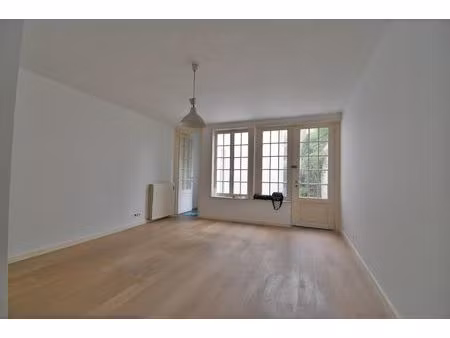 rez-de-chaussée à louer à rue du magistrat 39 ixelles (vbe43147)