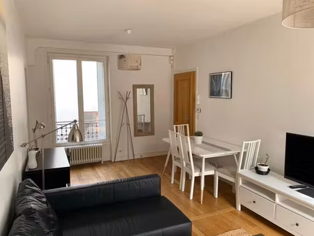 location meublée appartement 2 pièces 50 m² à saint-germain-en-laye (78100)  1 300 €