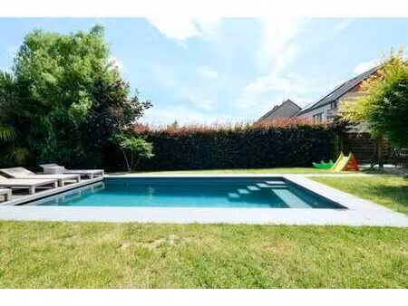 splendide maison 3 façades avec garage  jardin et piscine !