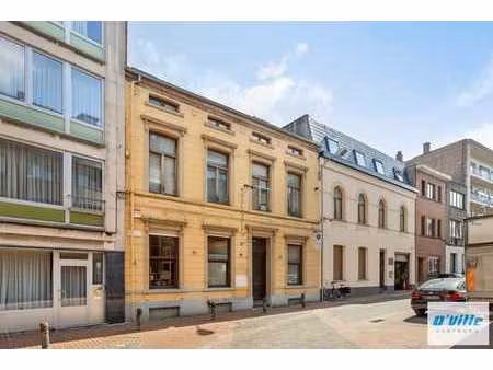 maison de commerce avec restaurant et espace résidentiel ...
