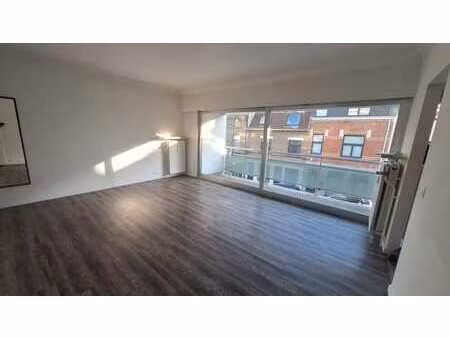 studio à uccle - lumineux avec balcon