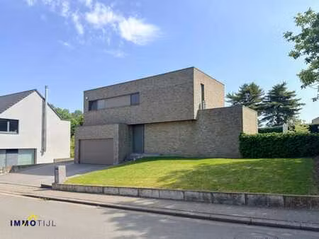 villa moderne avec garage dans un environnement calme à asse