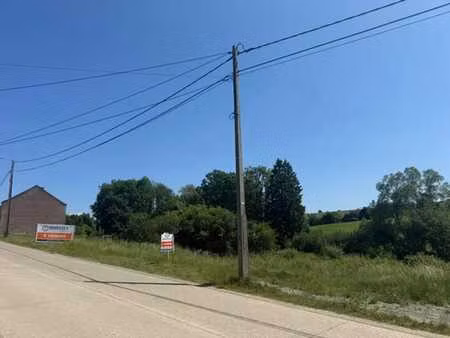 terrain à bâtir lot 1: cadre verdoyant et facile d'accès