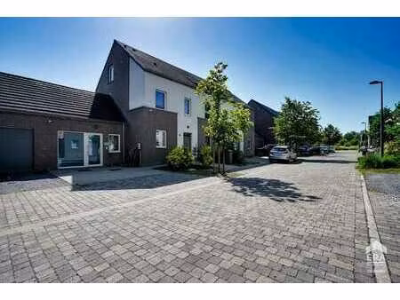 superbe maison 3 façades avec partie professionnelle !