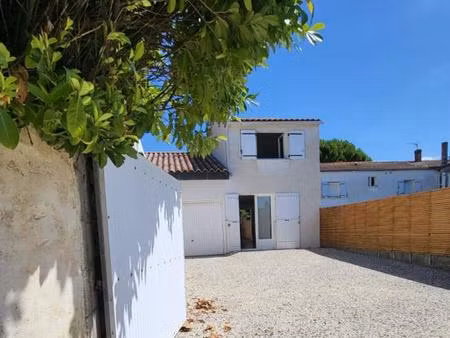 17220 la jarrie - maison 52 m² sejour 2 chambres garage - parking