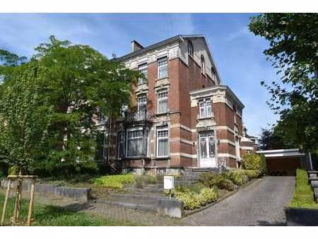 splendide demeure avec garage sur très beau terrain 829 m²