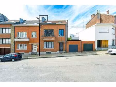 très jolie maison  située dans le quartier prisé des hougnes