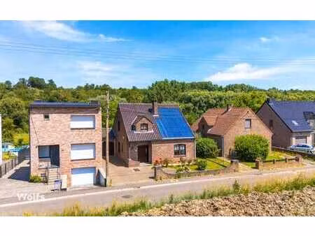 agréable maison avec garage et spacieux jardin !