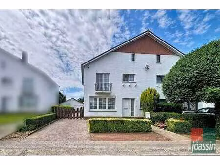 maison spacieuse 2 à 4 ch. avec garage et jardin située dans