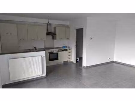 appartement 2 chambres à louer 800 eur + 50 eur de charges