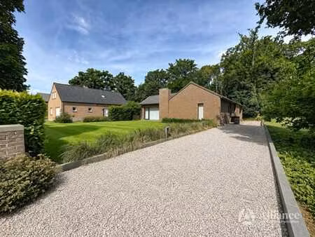 villa - 3 chambres - 2 sdb - 2 garages - jardin