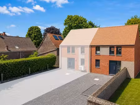 belle maison 3 chambres en gros œuvre fermé à vezon