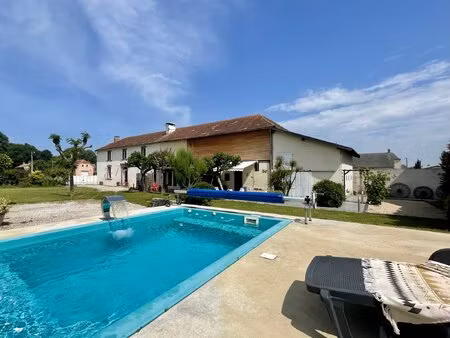 belle maison de caractère de 205 48 m2 avec piscine
