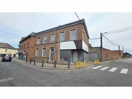 bâtiment de plus de 400 m² dans le centre de dour