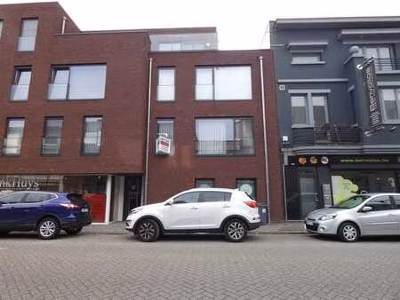 ruim appartement met 2 slaapkamers  terras en autostaanplaat