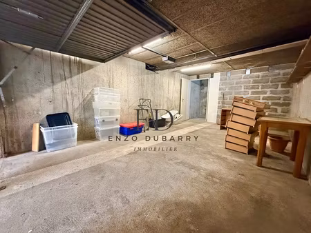 parking - 28 m²
