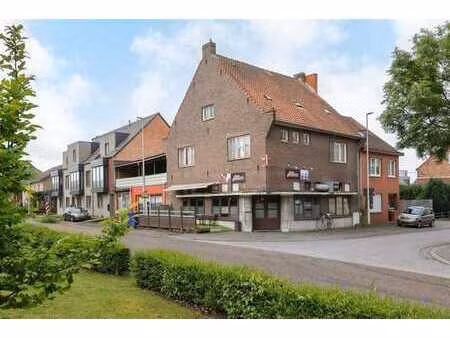 centraal gelegen handelspand met woonst met tal van mogelijk