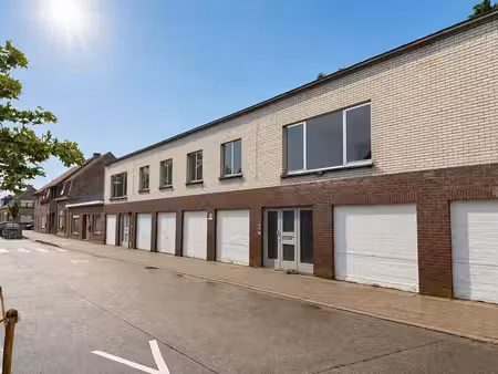 ruim appartement met keuken  badkamer  garage en 2 slaapk...