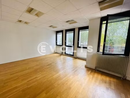 location bureaux 46 m² à 366 m²