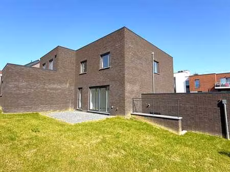 une maisonprête à vivre à belgrade (lot 87)