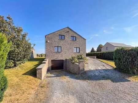 villa 4 façades de 213 m² avec grand jardin à 2 min de ciney