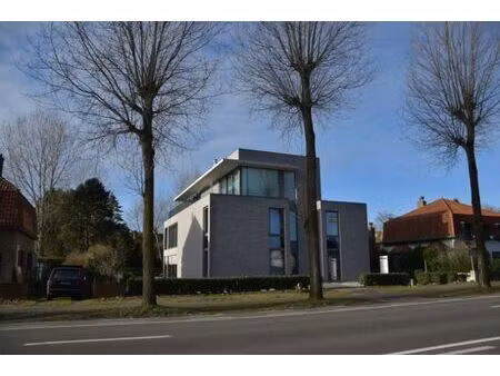 très bel appartement dans une petite résidence.