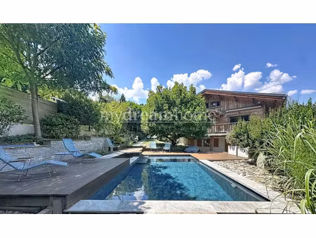 chalet de luxe à vendre dans le quartier vouilloux