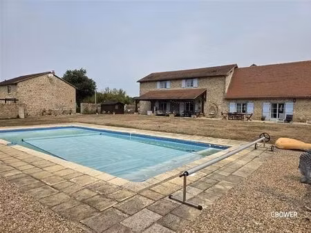 maison de luxe 11 chambres en vente à dompierre-les-églises  nouvelle-aquitaine
