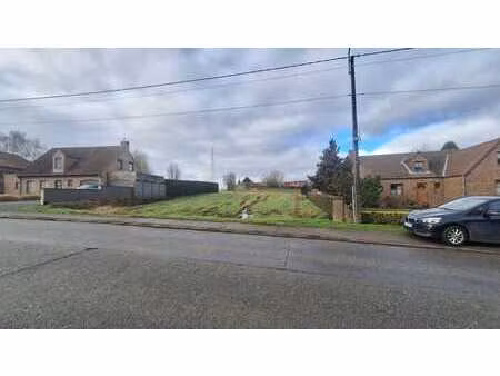 superbe terrain à vendre dans un environnement calme.