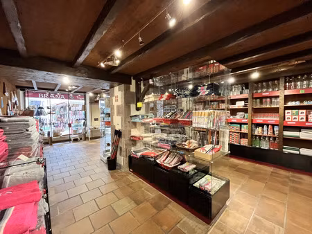 vente commerce 61 m² saint-jean-pied-de-port (64220)