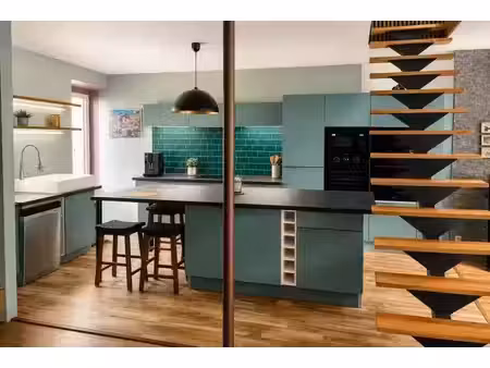immeuble rénové 250 m² situé à ardes