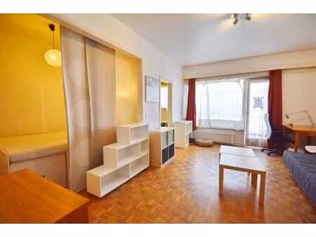 flat meublé de ± 43 m² avec balcon sur rue – quartier flagey