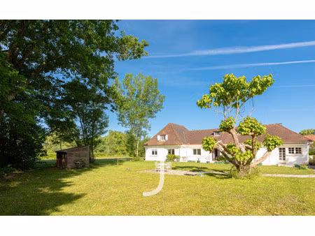 maison de luxe à vendre à sauveterre-de-béarn